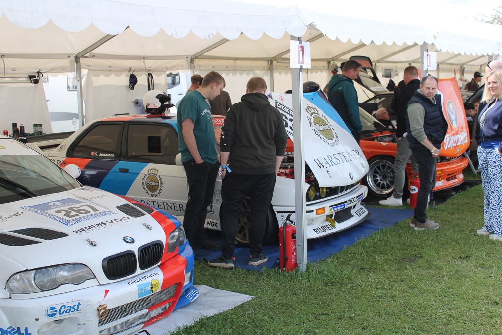Kom helt tæt på bilerne og deres kørere i Paddock.
(Foto: Motorsporten.dk)